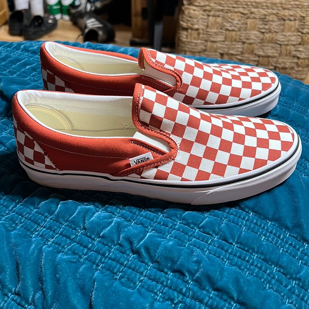 Van’s classic red slip-on checkerboard shoes, 9.5m / 11.0w, unisex, BRAND NEW